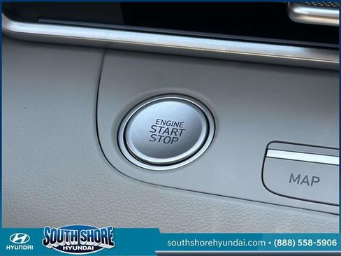 Certified 2025 Hyundai Elantra Limited FWD image 29