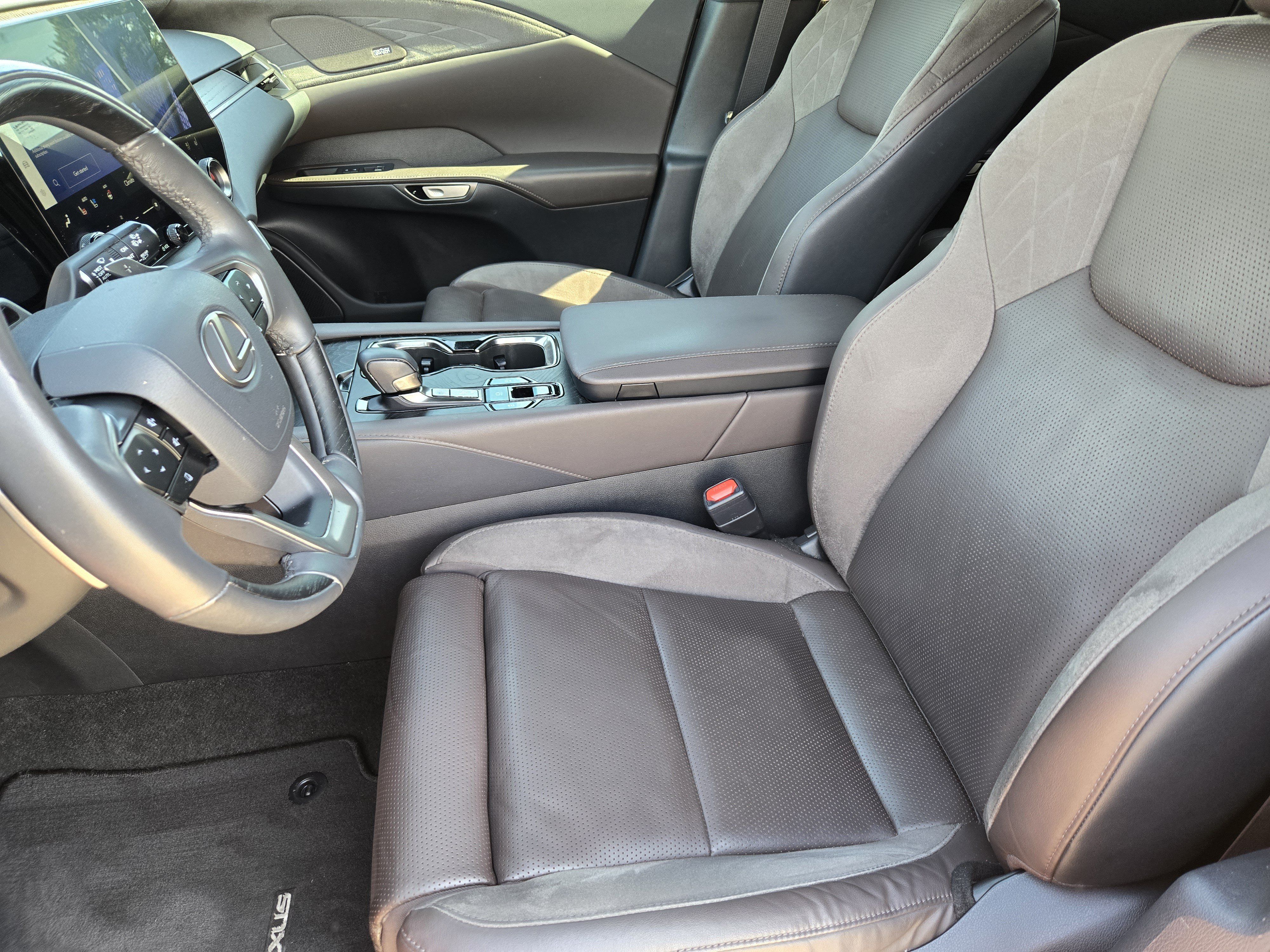 Used 2023 Lexus RX 350 FWD w/ Cold Area Package image 9