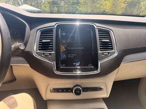 Used 2022 Volvo XC90 T5 Momentum w/ Protection Package Premier FWD image 4