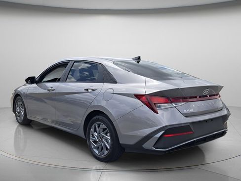 Certified 2024 Hyundai Elantra SEL FWD image 7
