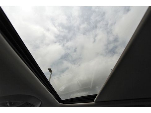 Used 2024 Chrysler Pacifica Limited FWD image 26