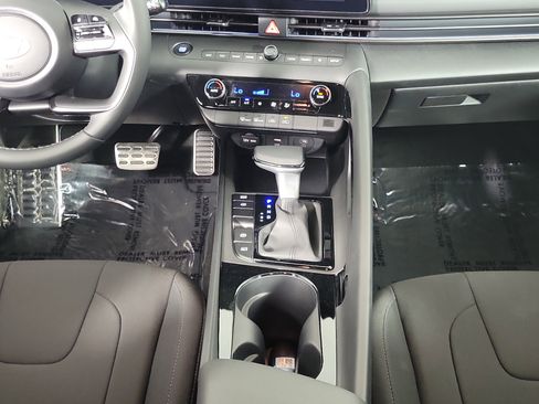 New 2025 Hyundai Elantra SEL image 10