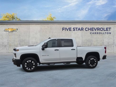 Used 2020 Chevrolet Silverado 2500 Custom w/ Custom Value Package image 4
