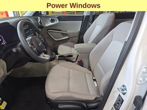 Used 2025 Kia Soul LX FWD image 10