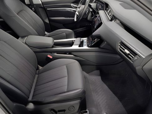 Used 2022 Audi e-tron Premium Plus w/ Premium Plus Package image 30