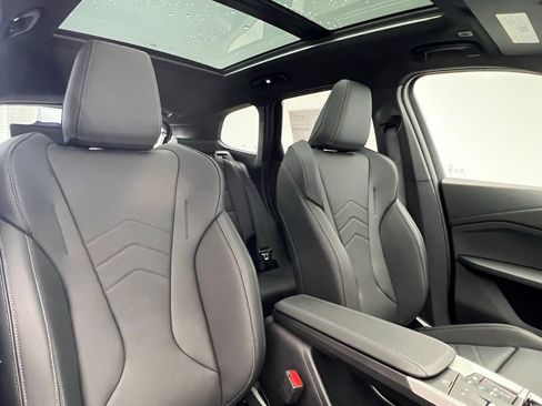 Used 2025 BMW X1 M35i w/ Premium Package image 8