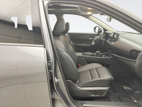 Used 2024 Nissan Rogue SL w/ SL Premium Package image 17