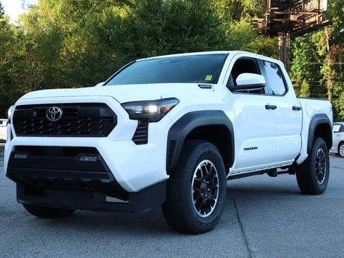 Used 2025 Toyota Tacoma TRD Off-Road image 1