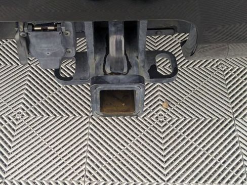 Used 2023 Land Rover Discovery S image 31