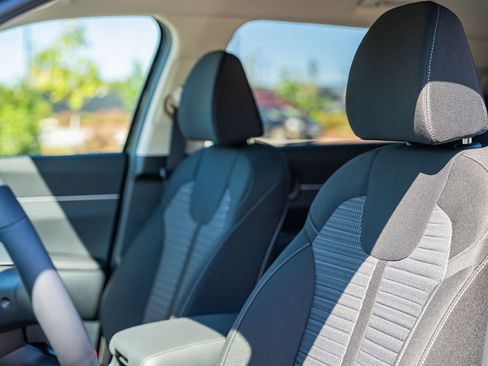 New 2026 Kia Sorento LX FWD image 16