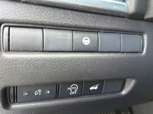 Certified 2024 Nissan Rogue SV FWD image 18