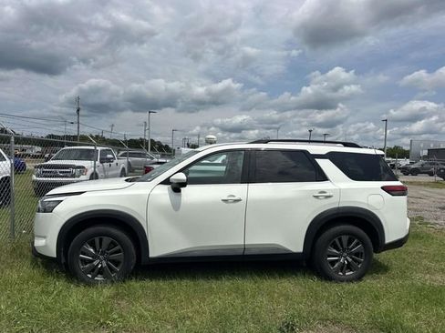 Used 2023 Nissan Pathfinder SV FWD image 12