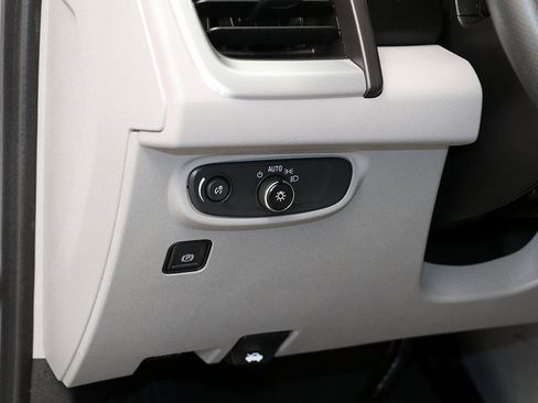 Used 2023 GMC Terrain SLE w/ Driver Convenience Package image 24