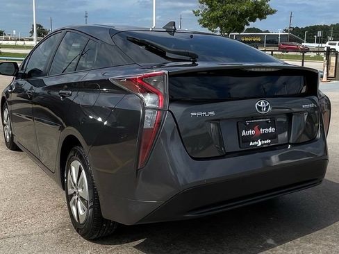 Used 2017 Toyota Prius Four FWD image 6