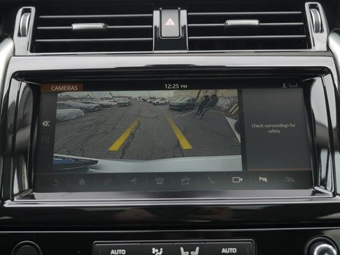 Used 2018 Land Rover Discovery HSE image 56