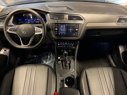 Certified 2023 Volkswagen Tiguan SE FWD image 19