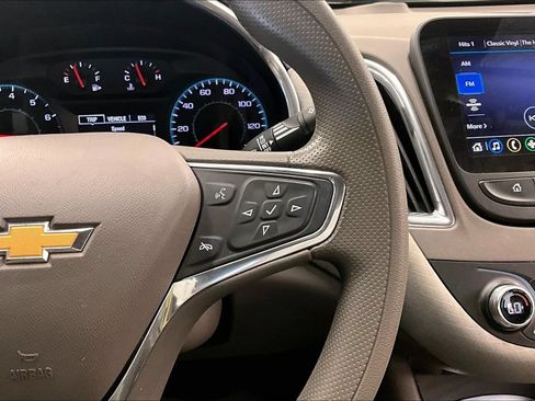Used 2021 Chevrolet Malibu LT FWD image 18