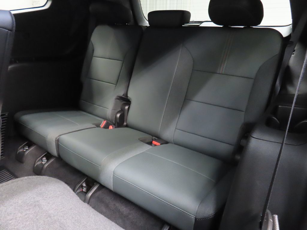 Used 2026 GMC Acadia AT4 w/ LPO, Floor Liner Package AWD/4WD image 15
