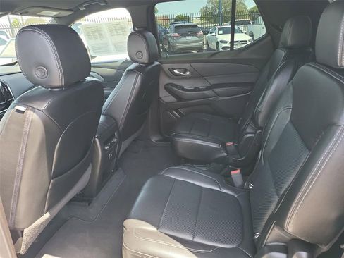 Certified 2023 Chevrolet Traverse LT FWD image 16