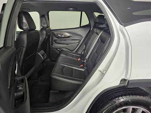 Used 2024 GMC Terrain SLT image 22