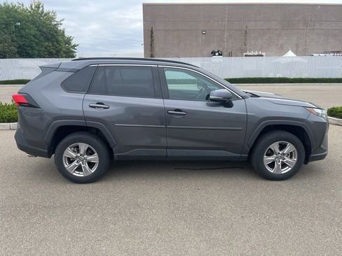 Used 2023 Toyota RAV4 XLE AWD/4WD image 4