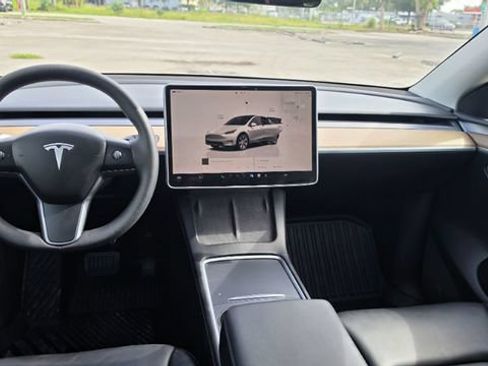 Used 2023 Tesla Model Y Long Range AWD/4WD image 9