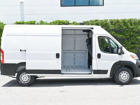 Used 2023 RAM ProMaster 2500 FWD image 8
