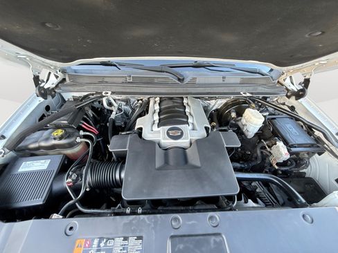 Used 2017 Cadillac Escalade Luxury AWD/4WD image 18