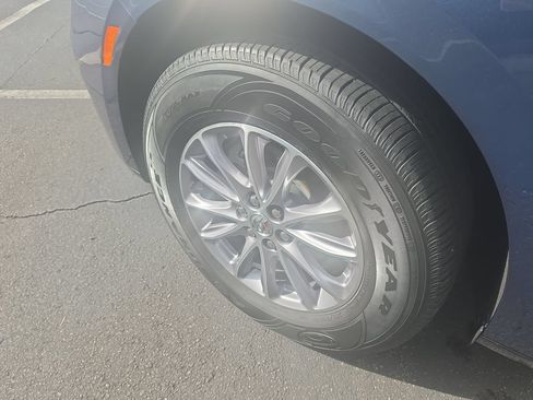Certified 2023 Buick Enclave Essence FWD image 11