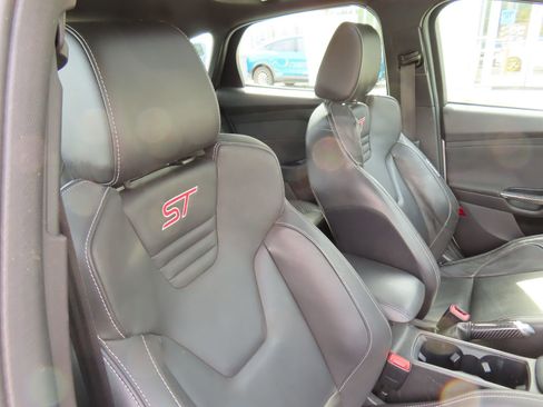 Used 2017 Ford Focus ST w/ Equipment Group 402A image 40