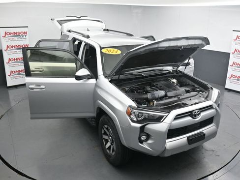 Used 2024 Toyota 4Runner TRD Off-Road AWD/4WD image 40