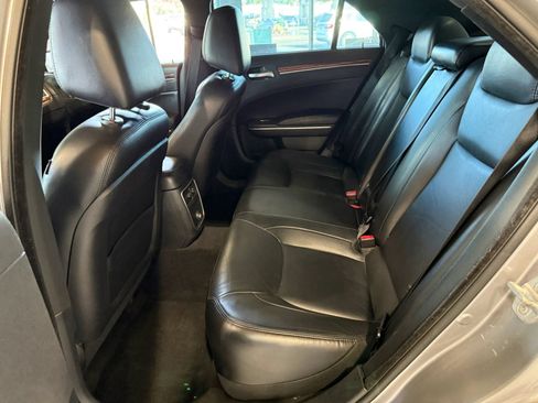Used 2013 Chrysler 300 RWD image 10