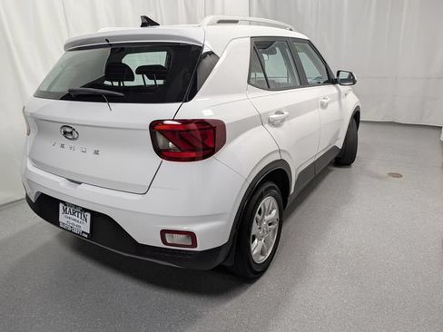 Used 2020 Hyundai Venue SEL FWD image 3