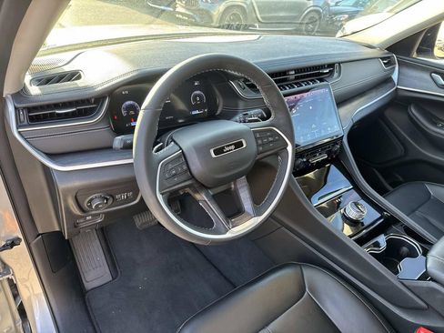 Used 2023 Jeep Grand Cherokee L Limited image 18