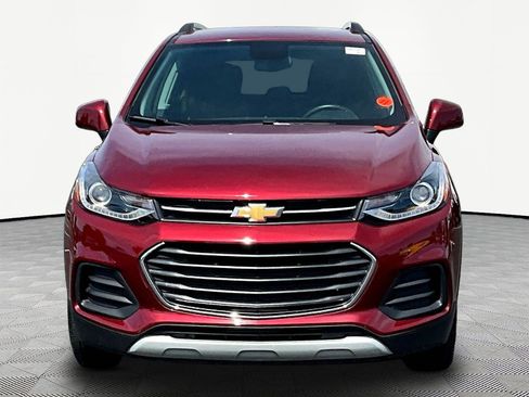 Used 2022 Chevrolet Trax LT w/ LT Convenience Package AWD/4WD image 2