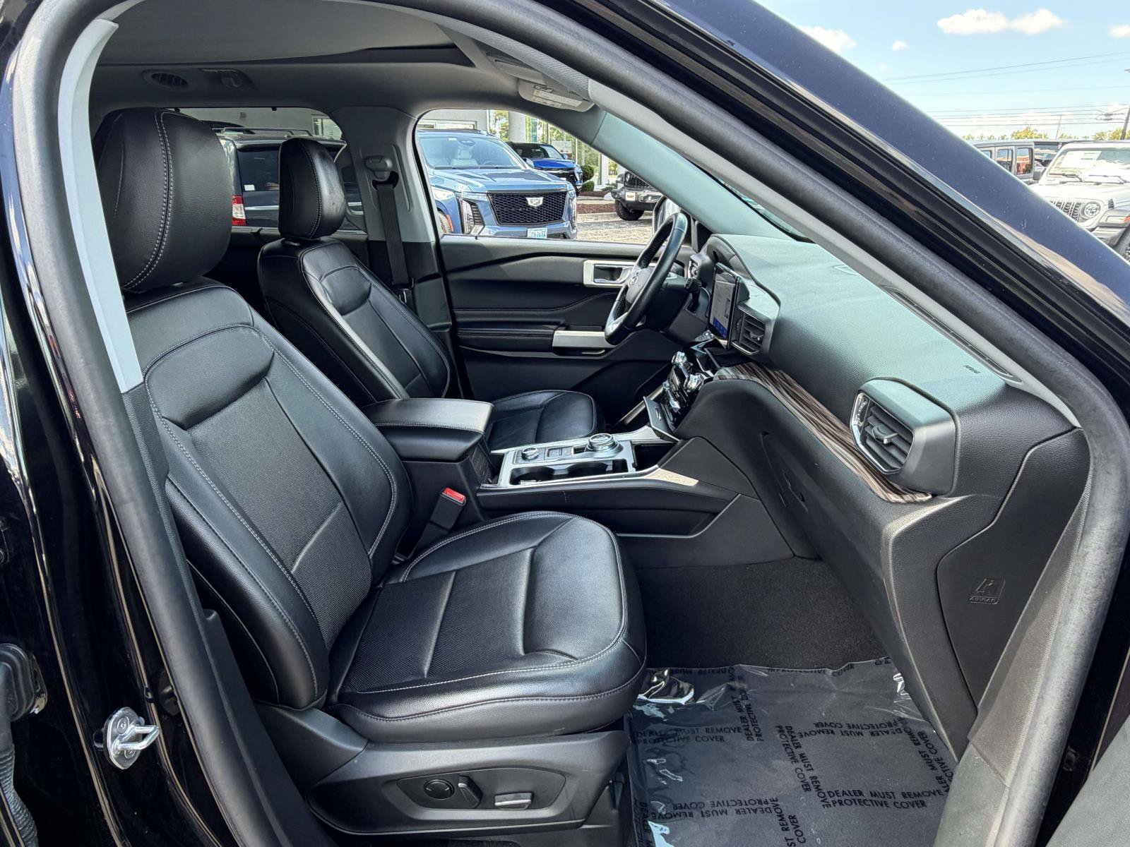 Used 2022 Ford Explorer Limited w/ Equipment Group 301A AWD/4WD image 31