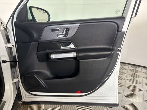 Used 2022 Mercedes-Benz GLB 250 4MATIC image 29