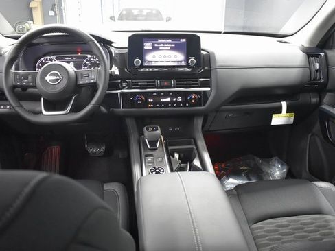 New 2025 Nissan Pathfinder SV image 13