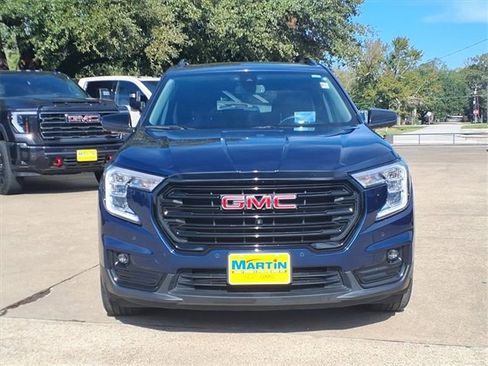 Used 2022 GMC Terrain SLT w/ Tech Package image 2