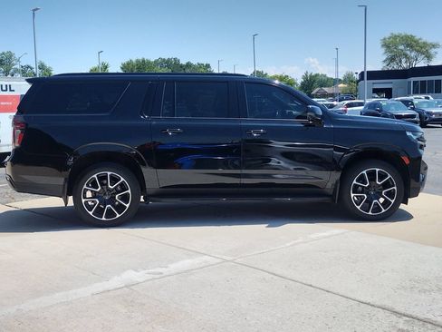 Used 2023 Chevrolet Suburban RST w/ Luxury Package AWD/4WD image 4
