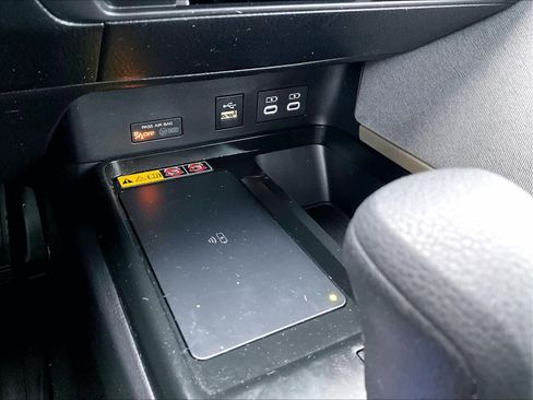 Used 2025 Toyota Camry LE image 27