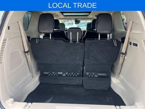 Used 2022 Chrysler Pacifica Limited w/ Uconnect Theater Family Group FWD image 21
