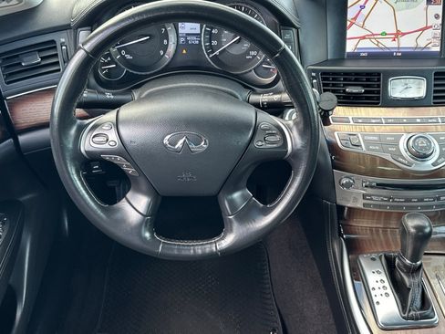 Used 2017 INFINITI Q70 L 3.7 w/ Deluxe Touring Package image 11