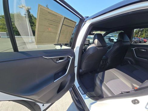 Used 2025 Toyota RAV4 XSE w/ Advanced Technology Package AWD/4WD image 15