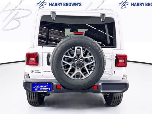Used 2025 Jeep Wrangler Unlimited Sahara AWD/4WD image 28