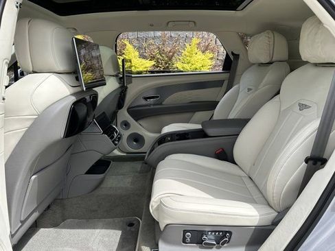 New 2024 Bentley Bentayga Extended Wheelbase image 33