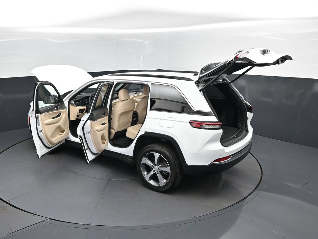 Used 2025 Jeep Grand Cherokee Limited RWD image 47