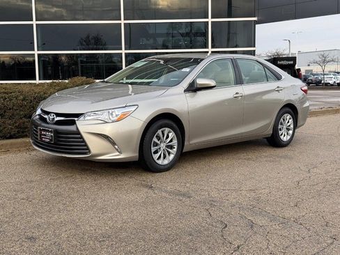 Used 2017 Toyota Camry LE image 7