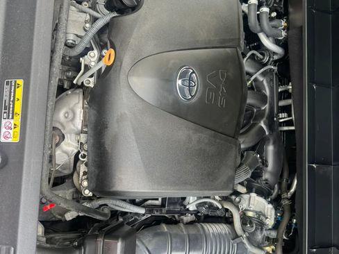 Used 2020 Toyota Highlander XLE FWD image 15