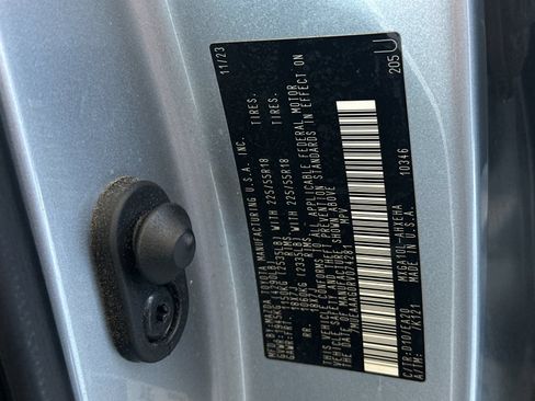 Used 2024 Toyota Corolla Cross XLE FWD image 28